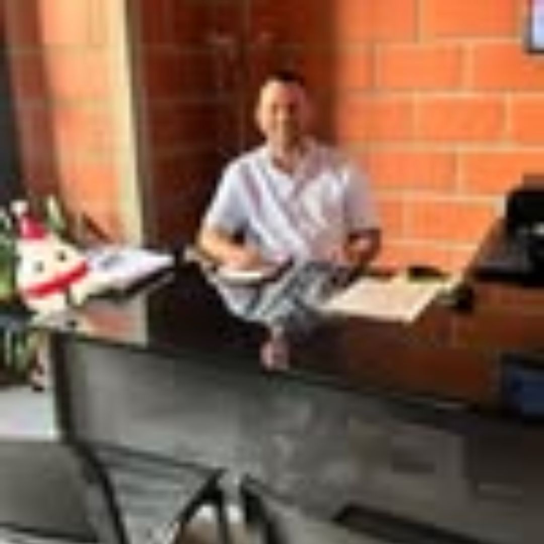 <strong>Andrés T.</strong>