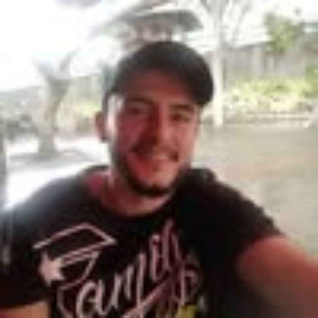 <strong>Carlos R.</strong>